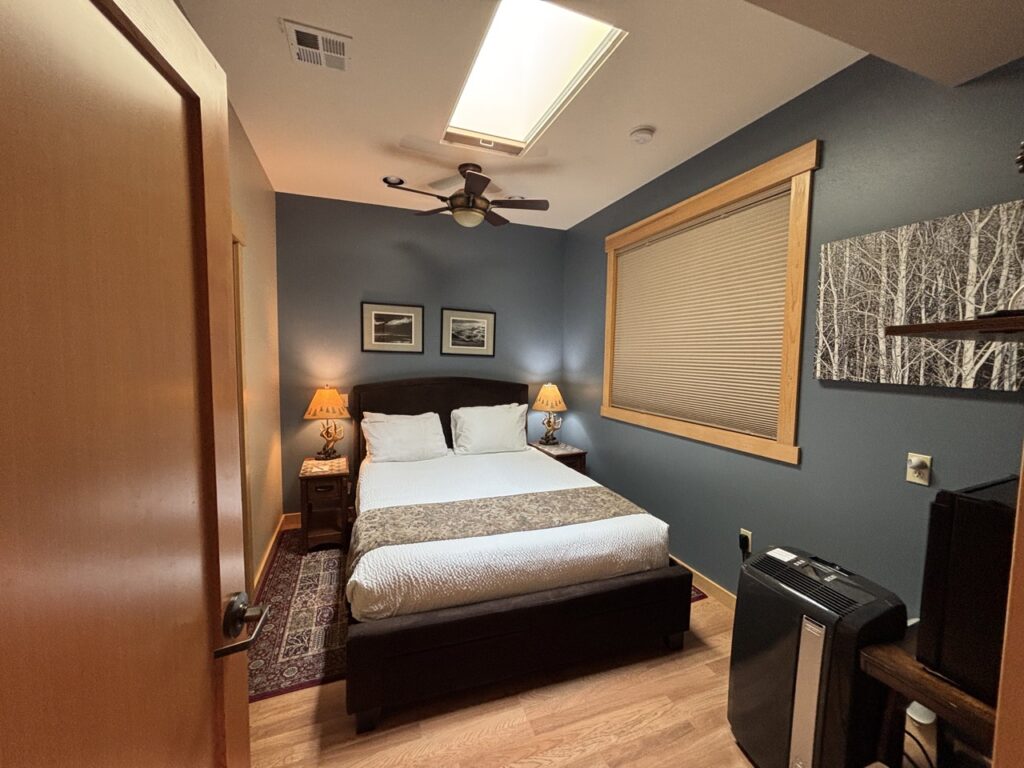 1352505E-45BD-4BFF-80B6-767275D23077 Large